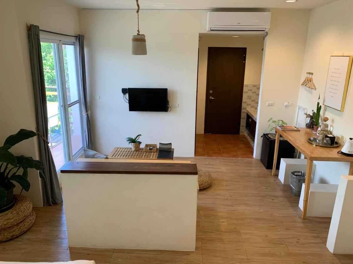 W24墾丁民宿墾丁大街一館bnb Екстериор снимка